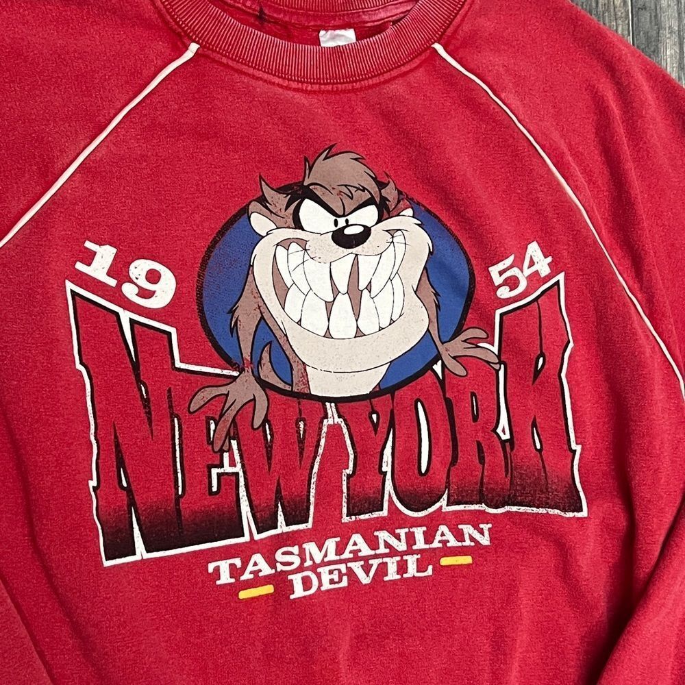 🔥 TASMANIAN DEVIL “TAZ” NEW YORK CREWNECK Red Y2K Sweatshirt Women Sz Med - EUC - Picture 3 of 9